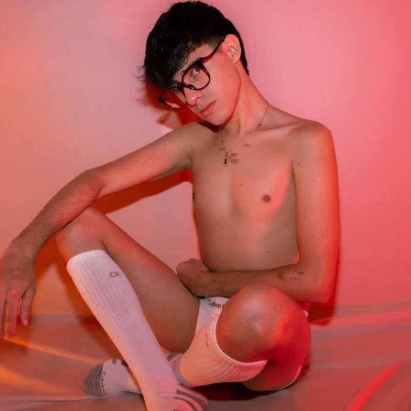 Dyla_n18 — FansOnlyX creator profile