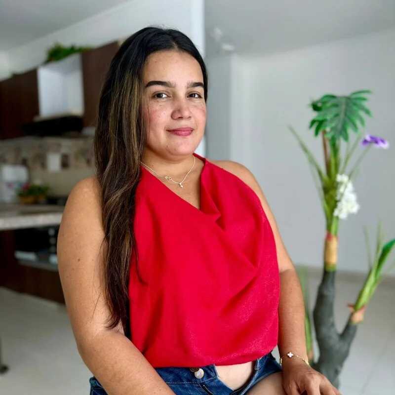 lia_curvysex — FansOnlyX creator profile