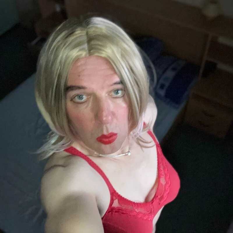 simone_xdressing — FansOnlyX creator profile