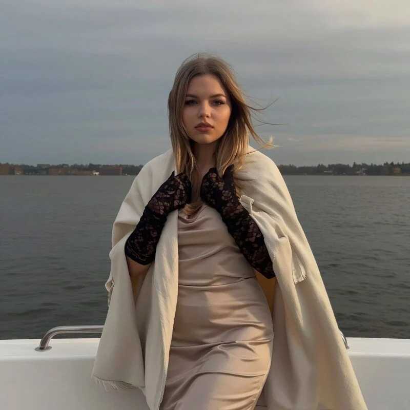 serinella_ — FansOnlyX creator profile