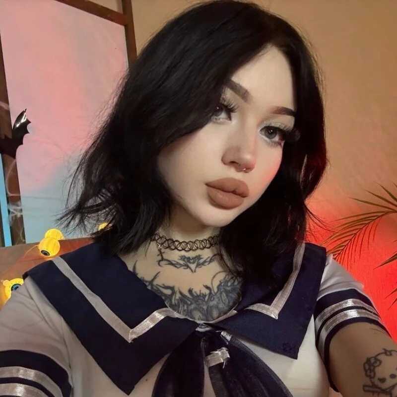Emma_Kirks — FansOnlyX creator profile