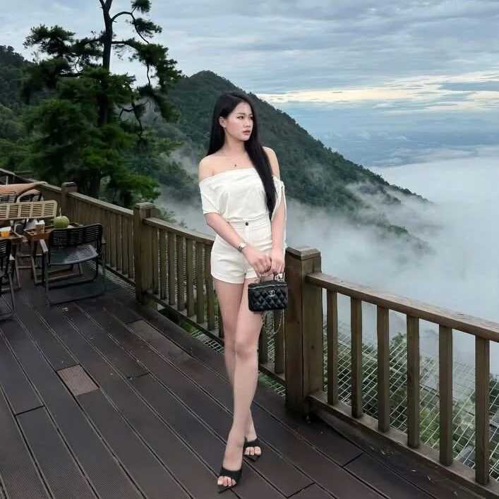 Emy-19 — FansOnlyX creator profile