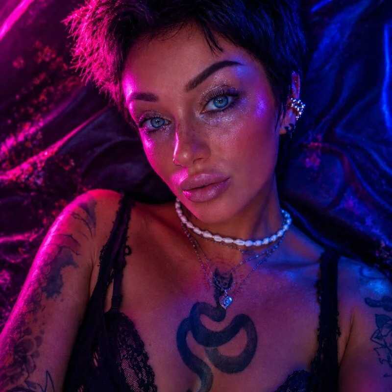 EllieOz — FansOnlyX creator profile