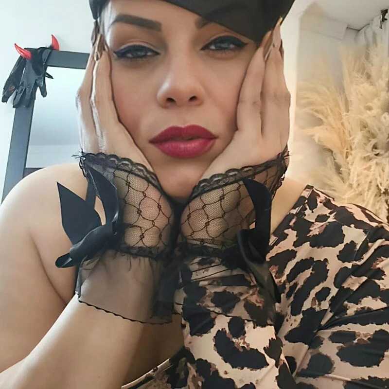 Liza_Russell — FansOnlyX creator profile