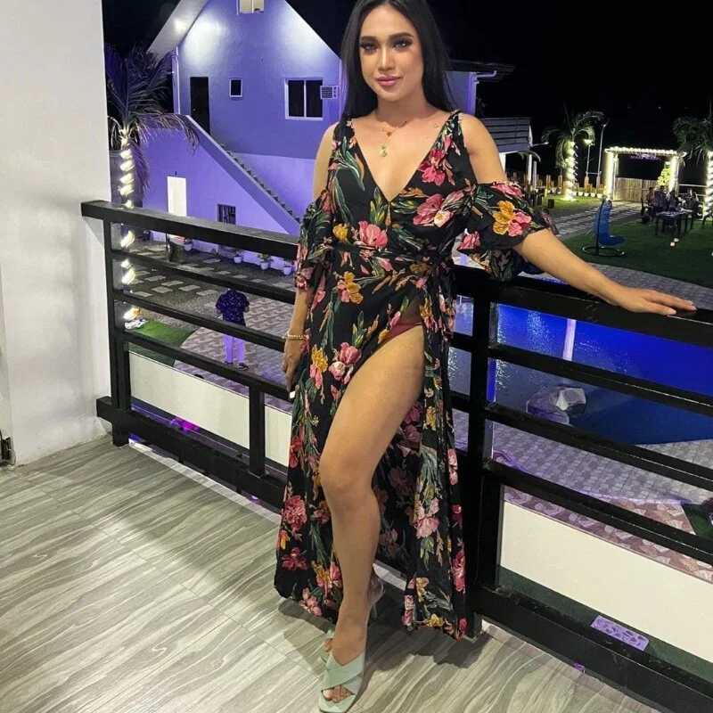 BELLA_LLUXX — FansOnlyX creator profile