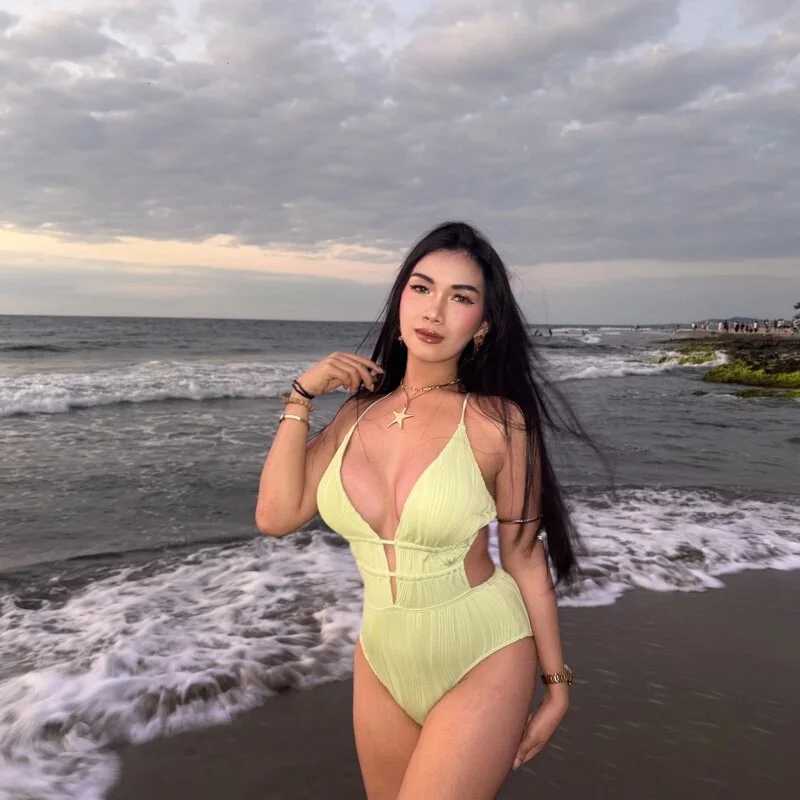 Bigtitts25 — FansOnlyX creator profile