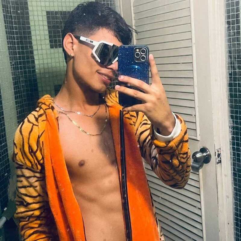 Dayron_lee_ — FansOnlyX creator profile