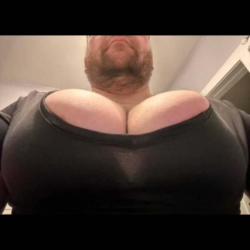 hugemanbreasts — FansOnlyX creator profile