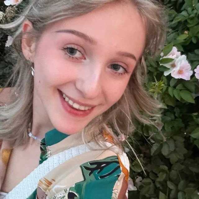 LeaMiln — FansOnlyX creator profile