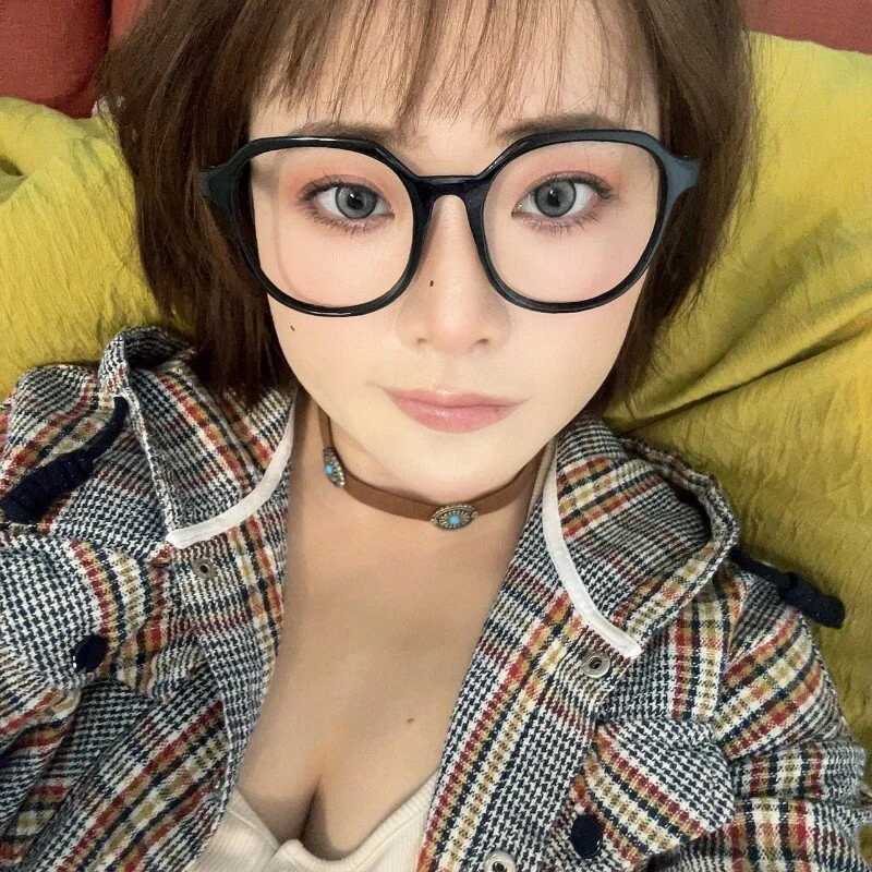 LULU202611 — FansOnlyX creator profile