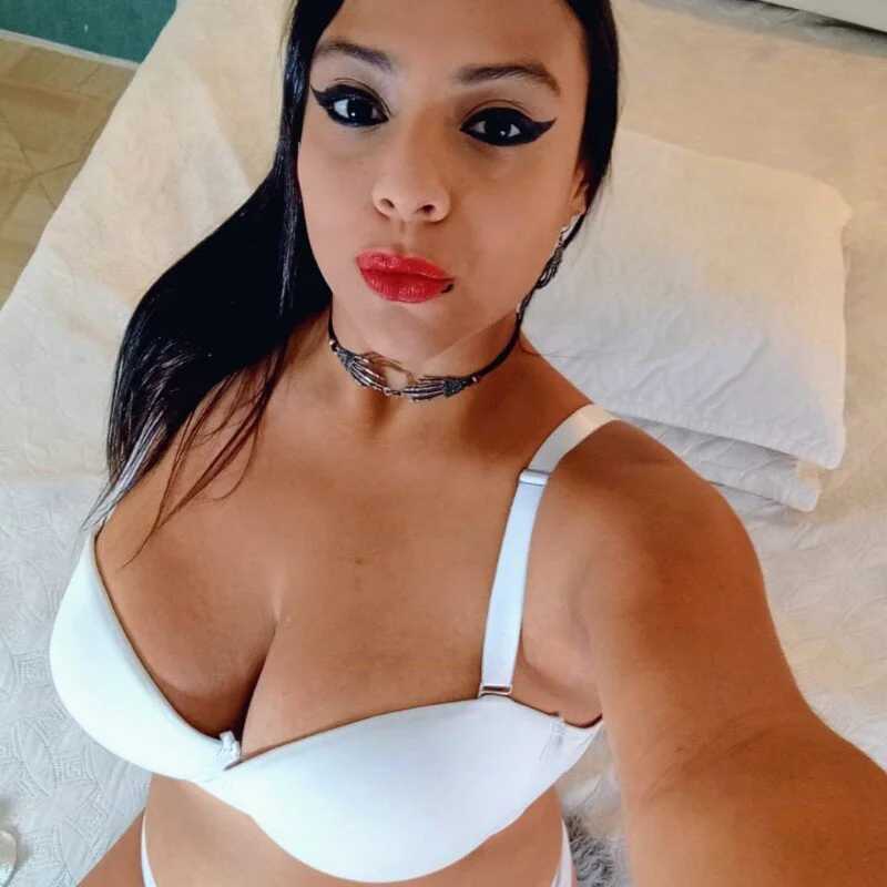 roxanaboobs — FansOnlyX creator profile