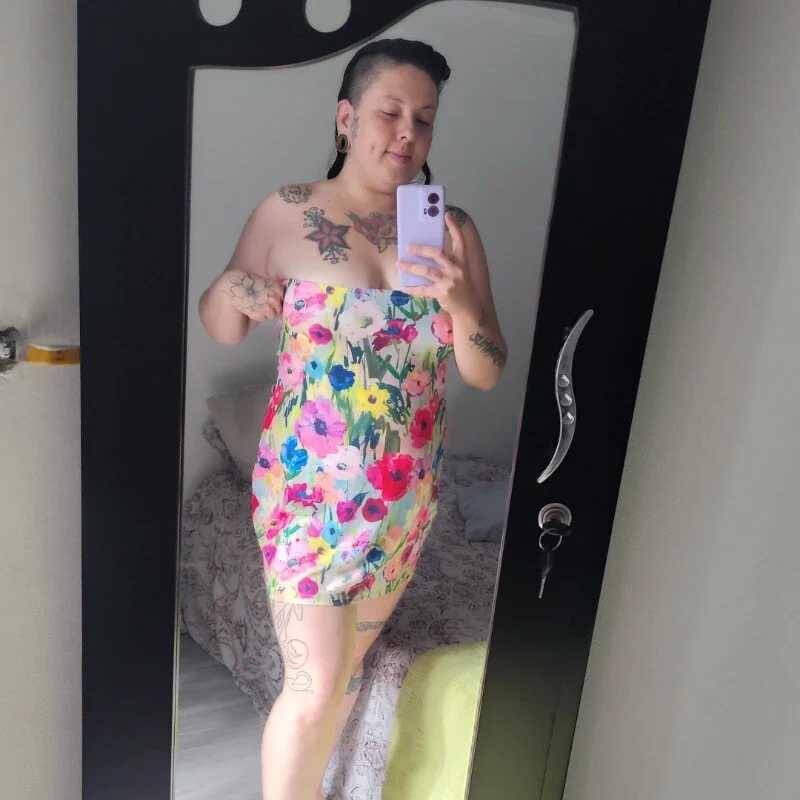 IAM_YOURF8CK1NGQUEEN — FansOnlyX creator profile