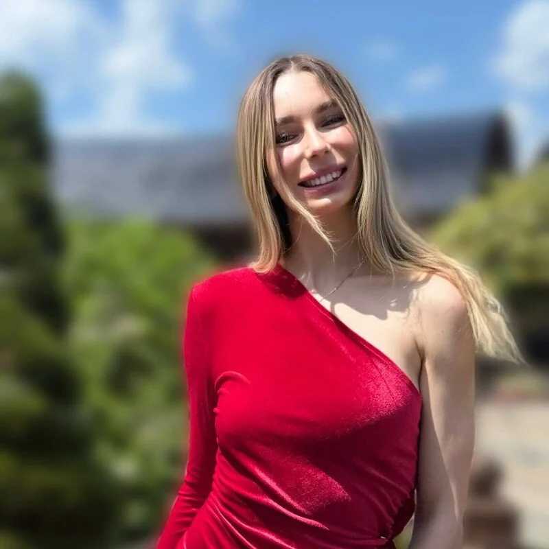 BellaSkyyy — FansOnlyX creator profile
