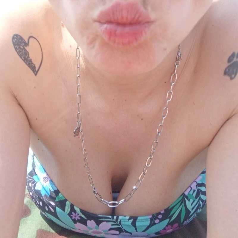 Noemifoxfun — FansOnlyX creator profile