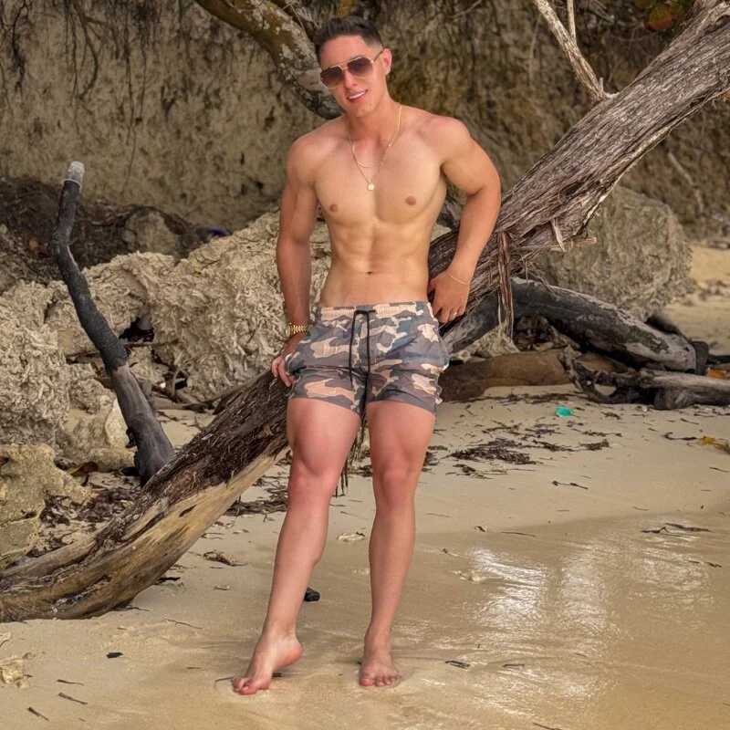 MAXTHOMSON — FansOnlyX creator profile