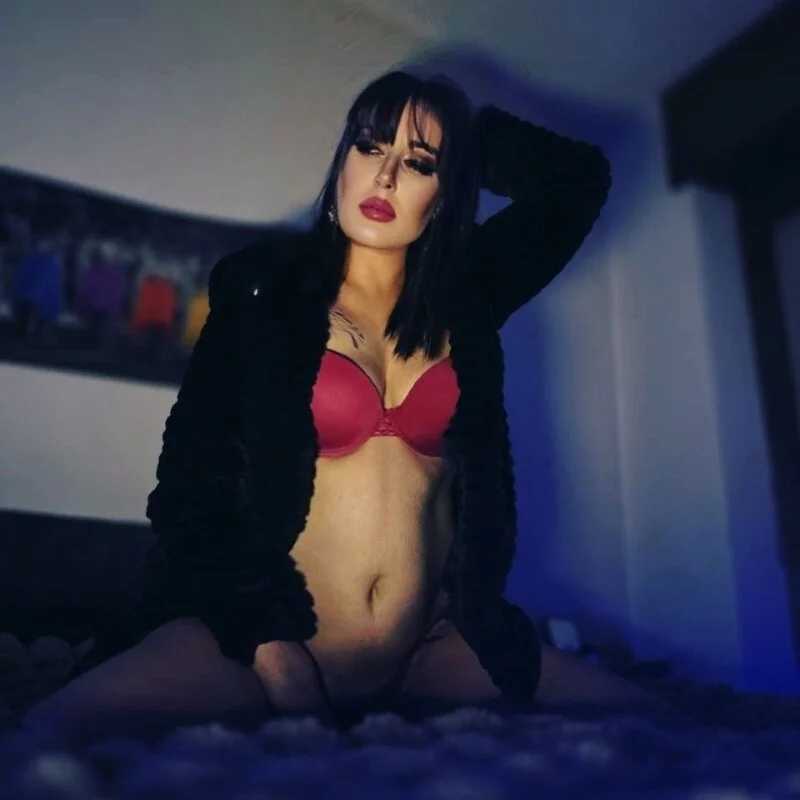 AmbraVelvet — FansOnlyX creator profile