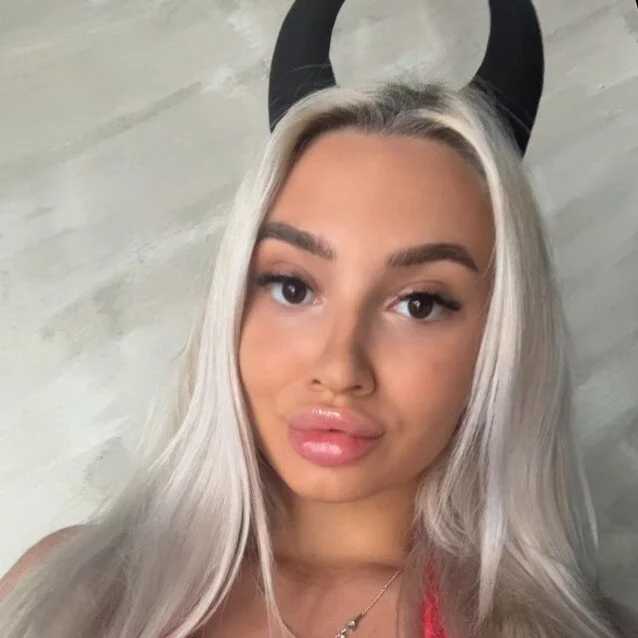 emmacherry69 — FansOnlyX creator profile