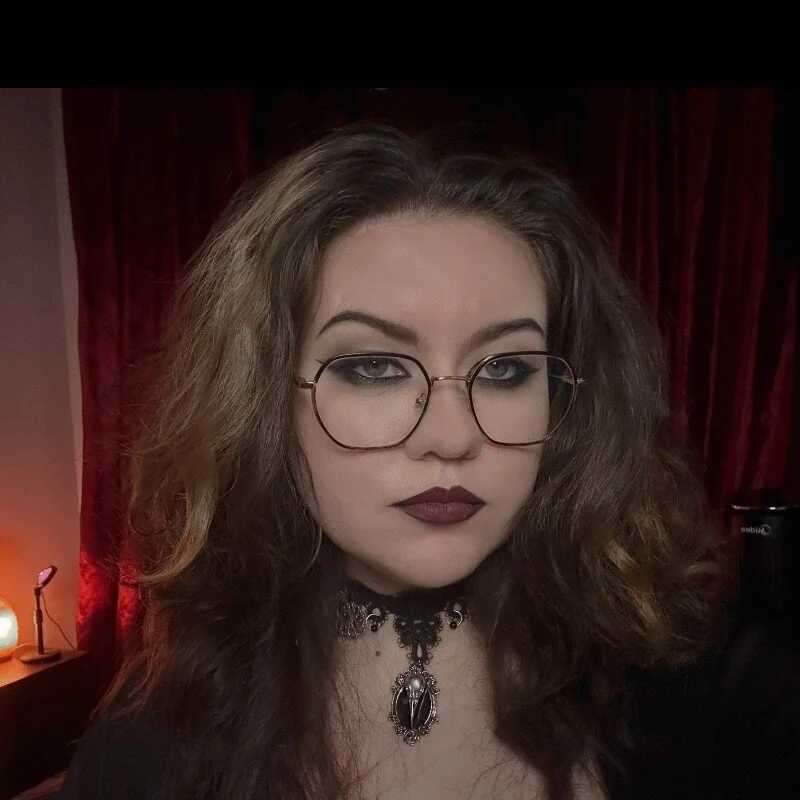 Laura_Karamazov — FansOnlyX creator profile