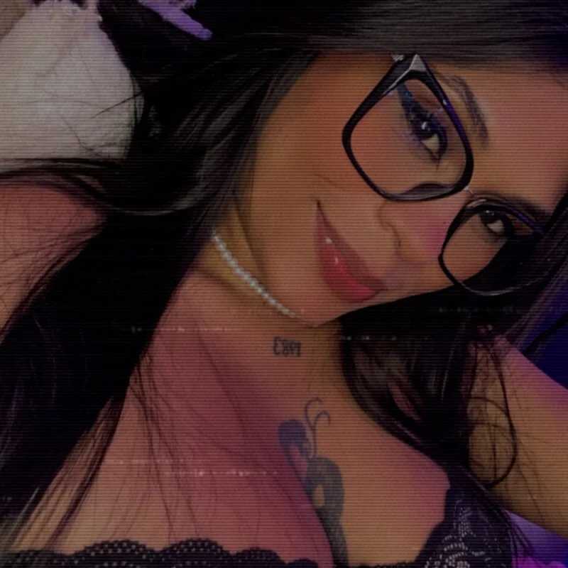 YARA_SHINE2 — FansOnlyX creator profile