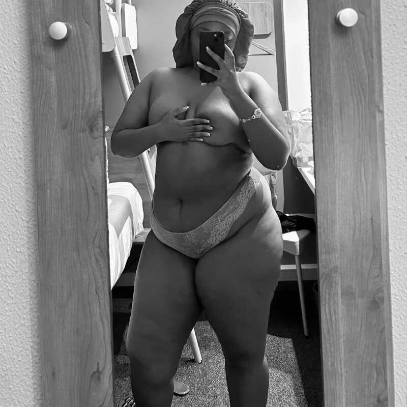 Thickmamixxxx — FansOnlyX creator profile
