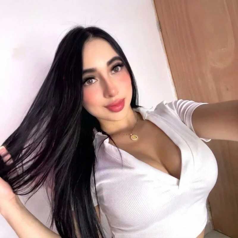 EvelisseRosavelle — FansOnlyX creator profile