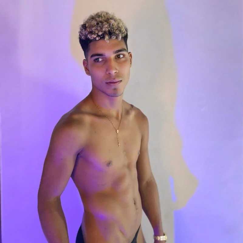 santiago_diazz — FansOnlyX creator profile