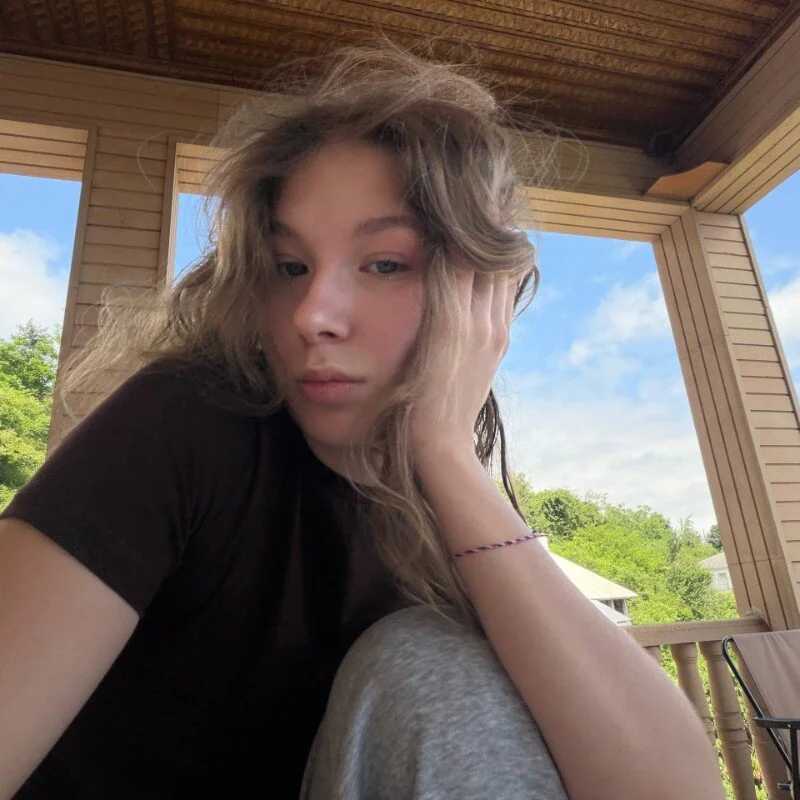 EllyKK2 — FansOnlyX creator profile