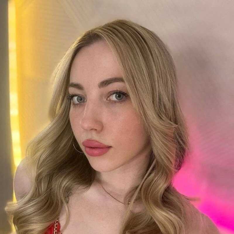 BellaLynny — FansOnlyX creator profile