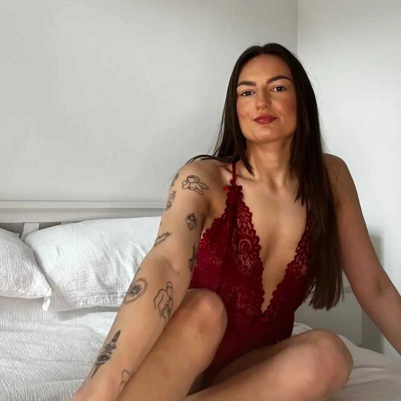 MiaLovesxxx — FansOnlyX creator profile