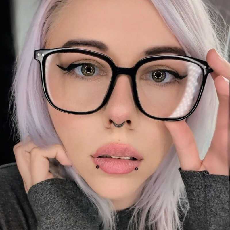 sarah_sky_official — FansOnlyX creator profile