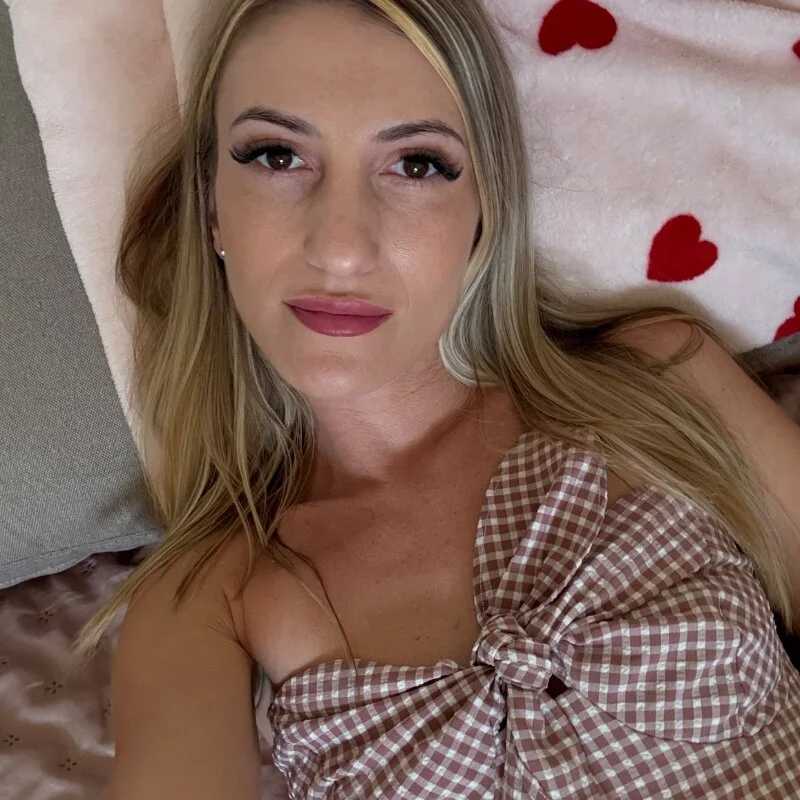 roxannequin66 — FansOnlyX creator profile