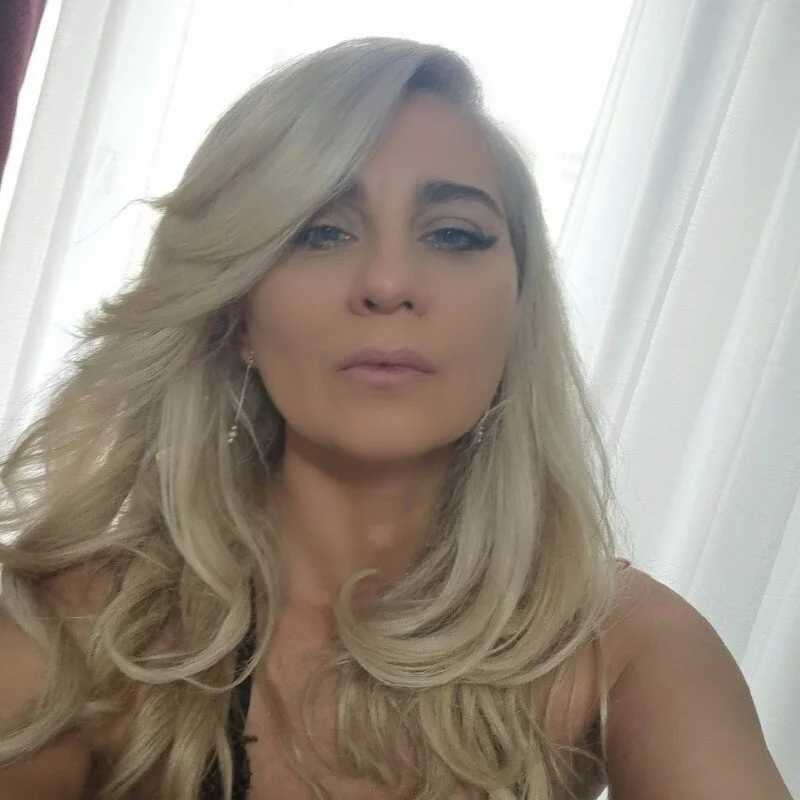 Tania44b — FansOnlyX creator profile