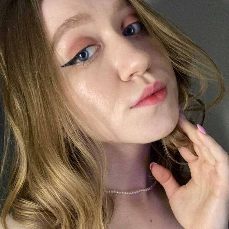mowalova — FansOnlyX creator profile