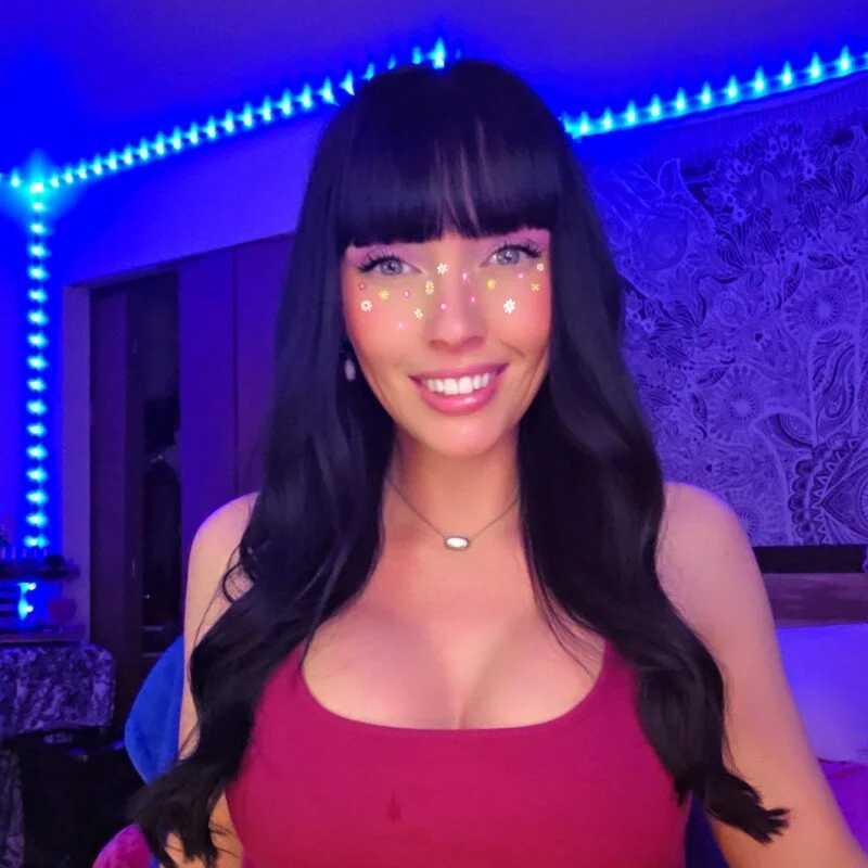 MaciiMayy — FansOnlyX creator profile