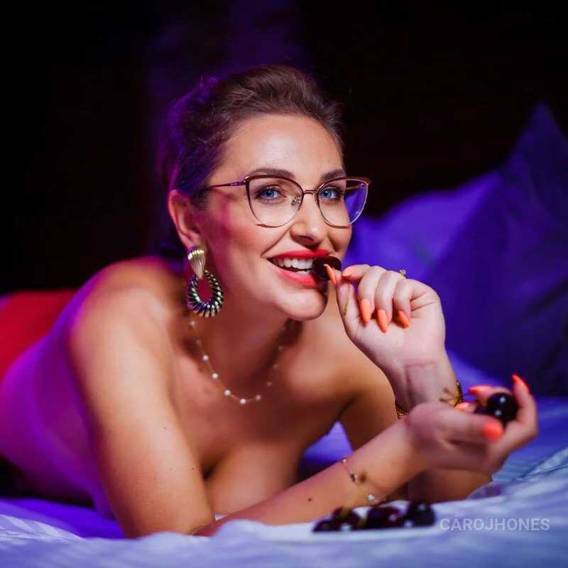CaroJhoness — FansOnlyX creator profile