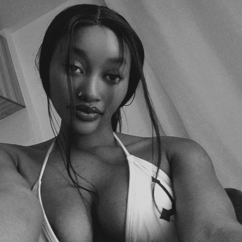 Seductive_secretary — FansOnlyX creator profile