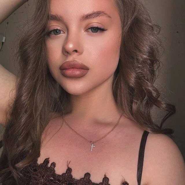 AriaRosaline — FansOnlyX creator profile