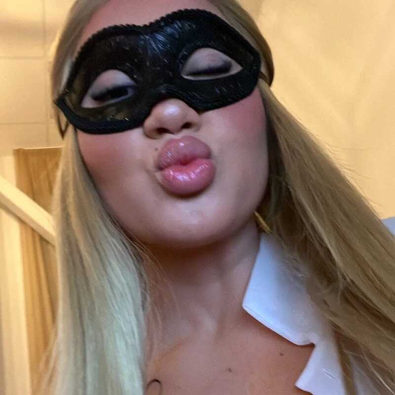 chloeelle — FansOnlyX creator profile