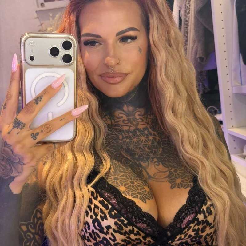 AileenInkOfficial — FansOnlyX creator profile