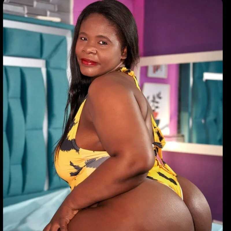 ebonyy-sweett — FansOnlyX creator profile