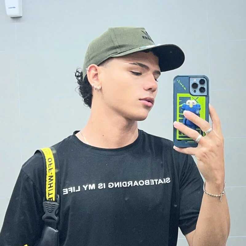 sebascuterouss — FansOnlyX creator profile