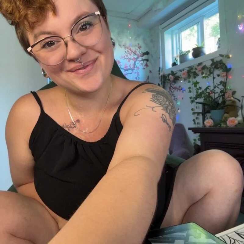 CurvesNChaos — FansOnlyX creator profile