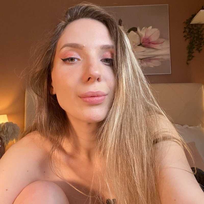LINA_ALL_EYES_ON_YOU — FansOnlyX creator profile