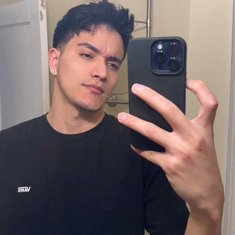 Reveen — FansOnlyX creator profile