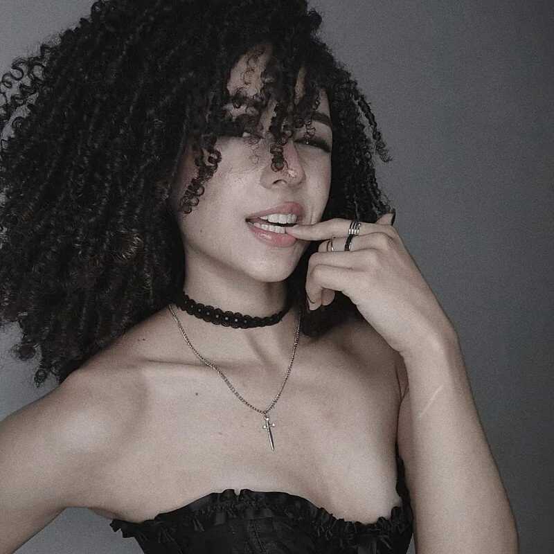 Mia_curly1 — FansOnlyX creator profile