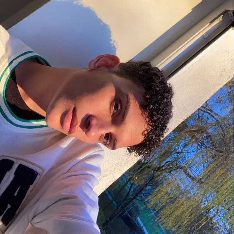 DAMIAN_22 — FansOnlyX creator profile