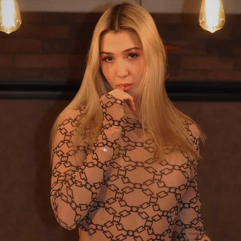 Bella_svon — FansOnlyX creator profile