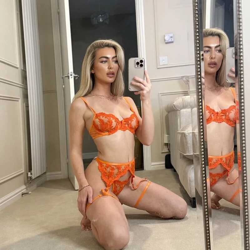 lola_raeXX — FansOnlyX creator profile