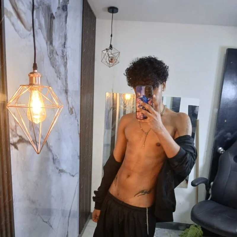 EnnzoLucca — FansOnlyX creator profile