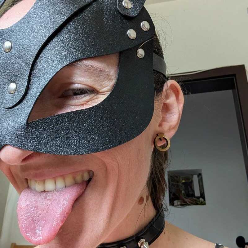Hairy_horny_mommy — FansOnlyX creator profile